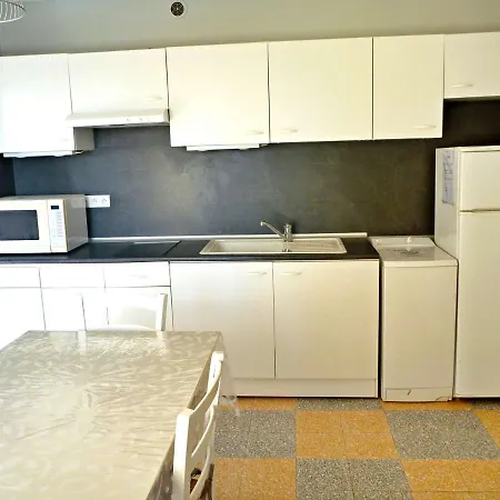 A 2 Pas De La Avec Terrasse Et Parking - Fr-1-387-150 Marseillan (Herault)