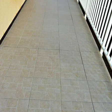 Apartment A 2 Pas De La Avec Terrasse Et Parking - Fr-1-387-150 *