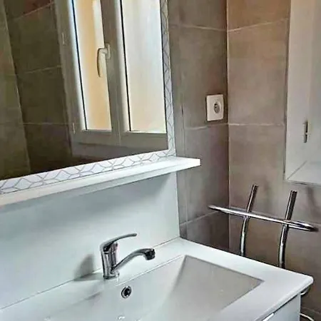à 2 Pas De La Avec Terrasse Et Parking - Fr-1-387-150 * Marseillan (Herault)