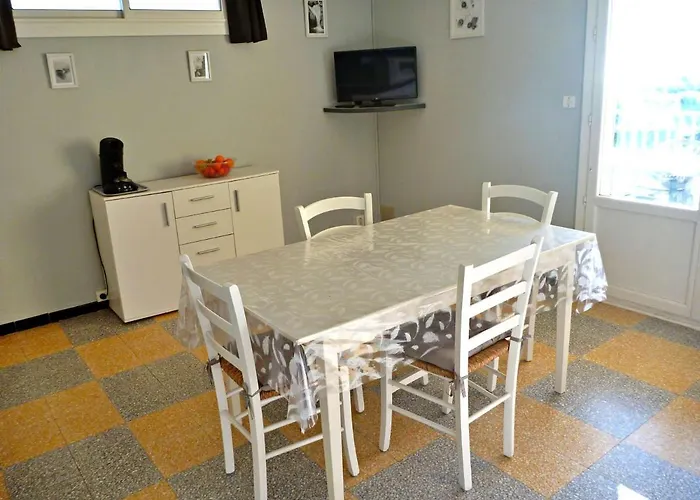 Апартаменты A 2 Pas De La Avec Terrasse Et Parking - Fr-1-387-150 Марсейан
