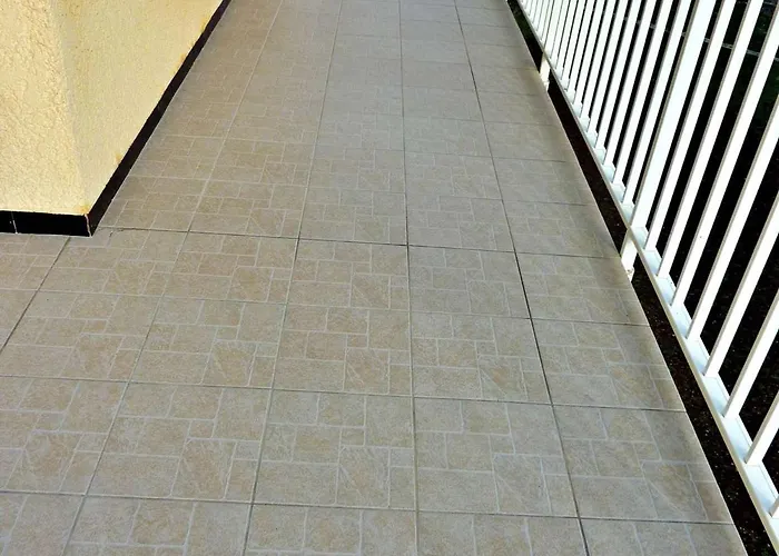 Апартаменты A 2 Pas De La Avec Terrasse Et Parking - Fr-1-387-150 *
